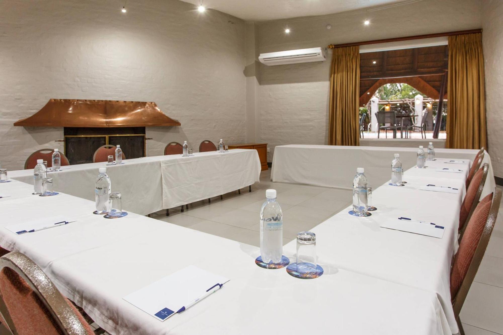 Protea Hotel By Marriott Oudtshoorn Riempie Estate Экстерьер фото