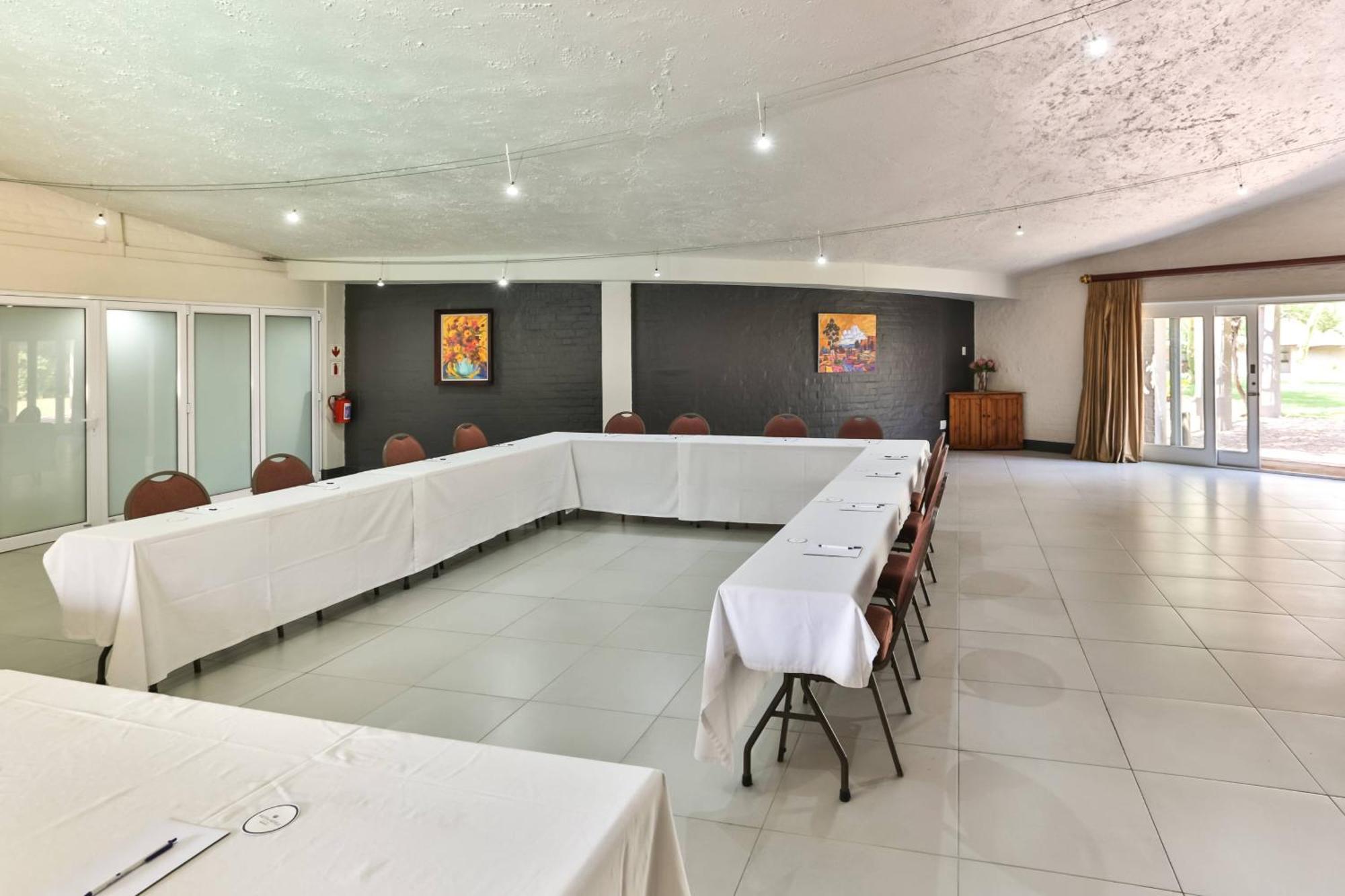 Protea Hotel By Marriott Oudtshoorn Riempie Estate Экстерьер фото