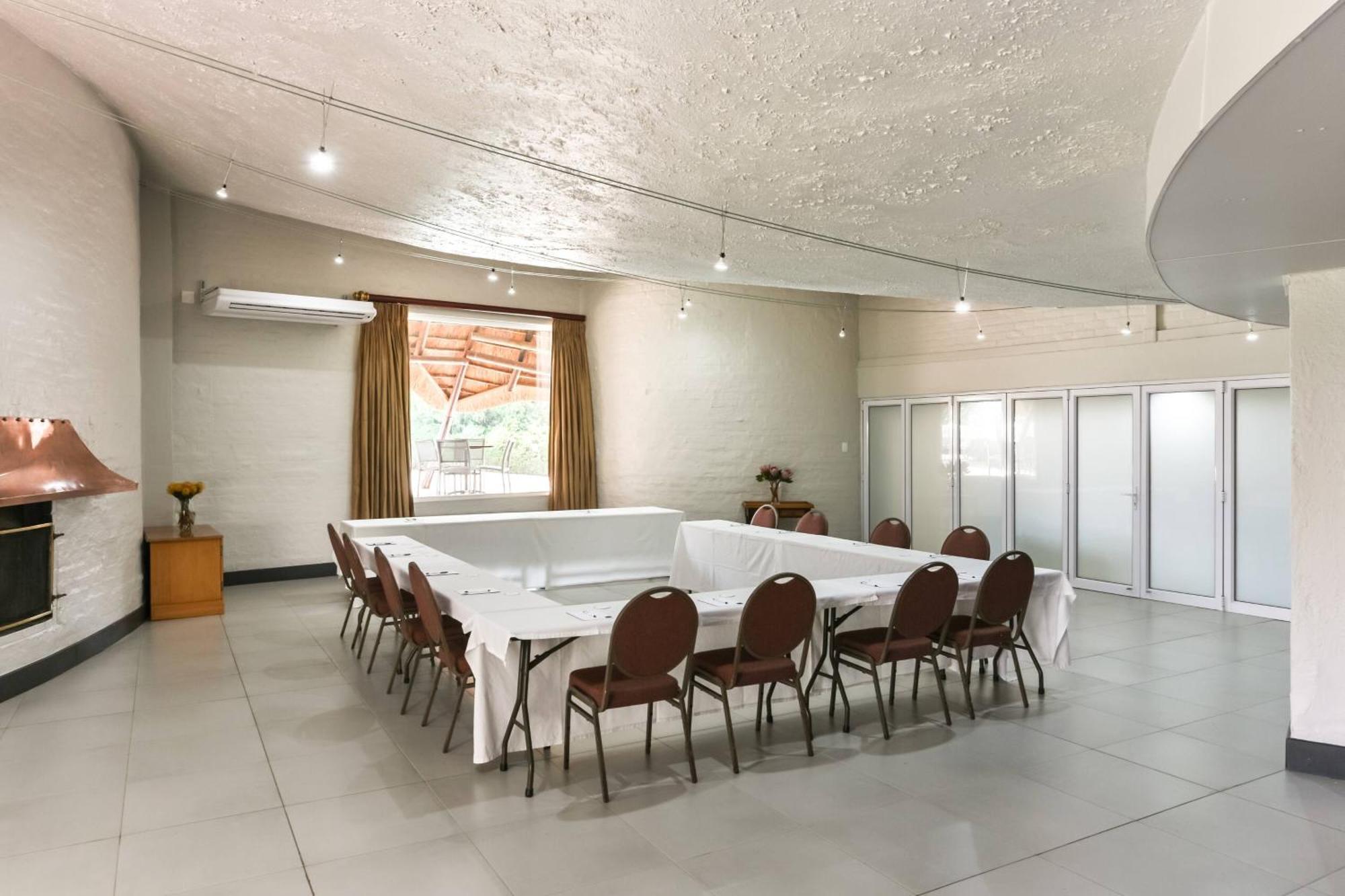 Protea Hotel By Marriott Oudtshoorn Riempie Estate Экстерьер фото
