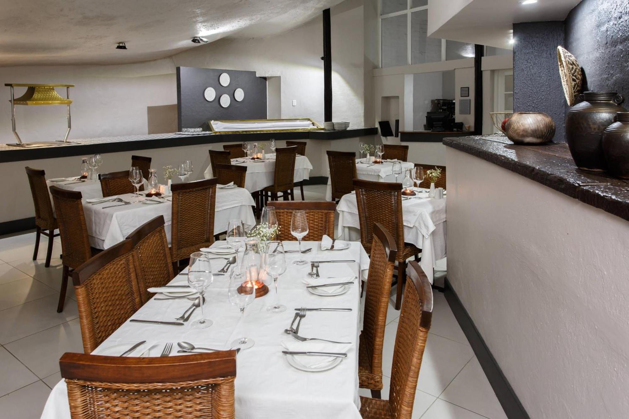 Protea Hotel By Marriott Oudtshoorn Riempie Estate Экстерьер фото