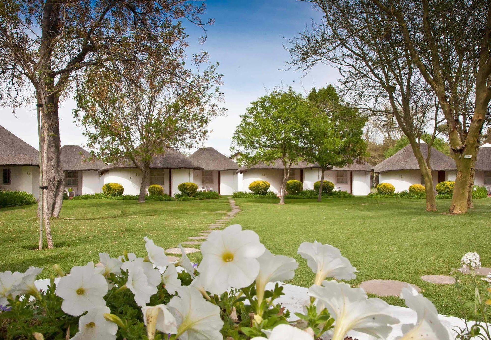 Protea Hotel By Marriott Oudtshoorn Riempie Estate Экстерьер фото