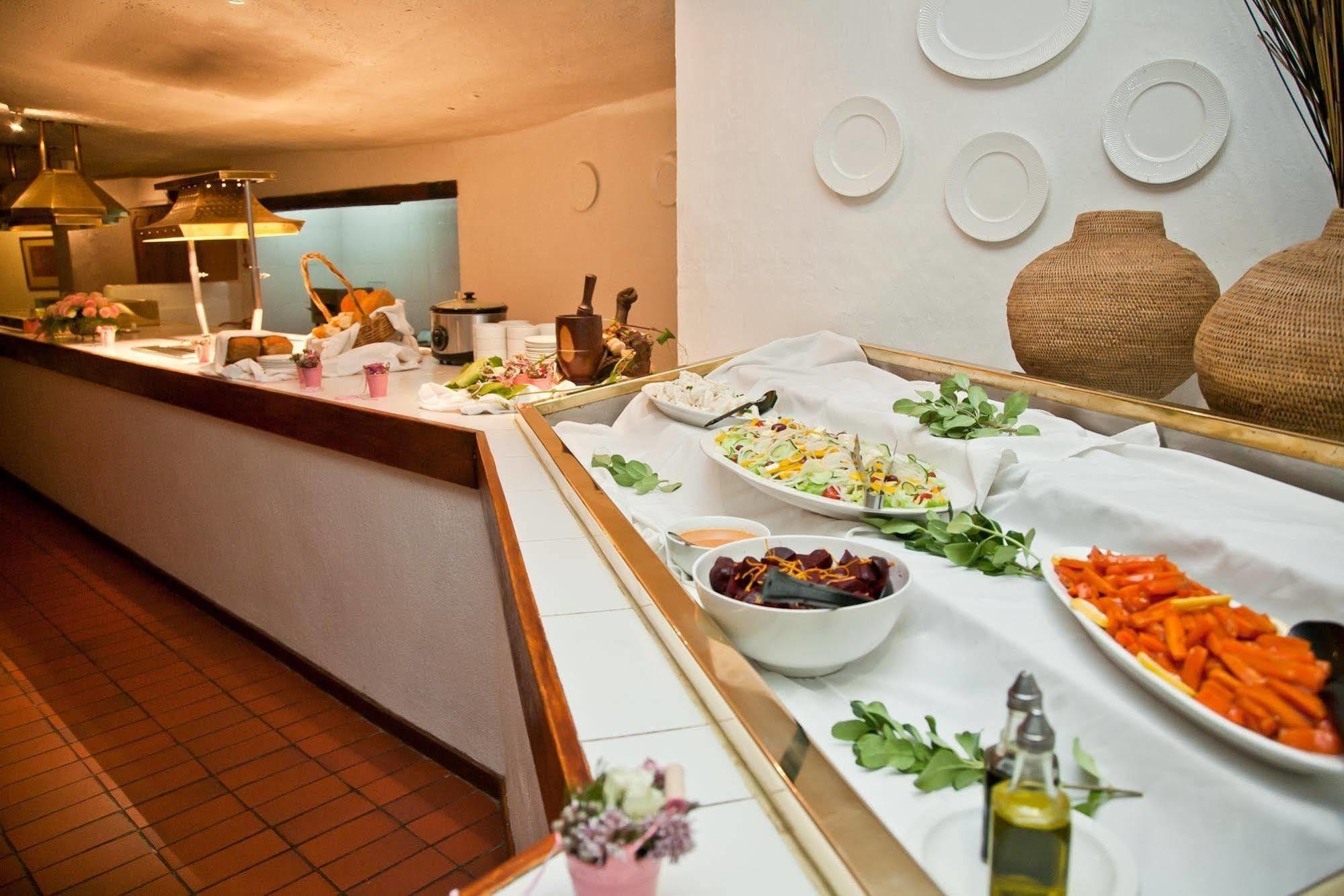 Protea Hotel By Marriott Oudtshoorn Riempie Estate Экстерьер фото