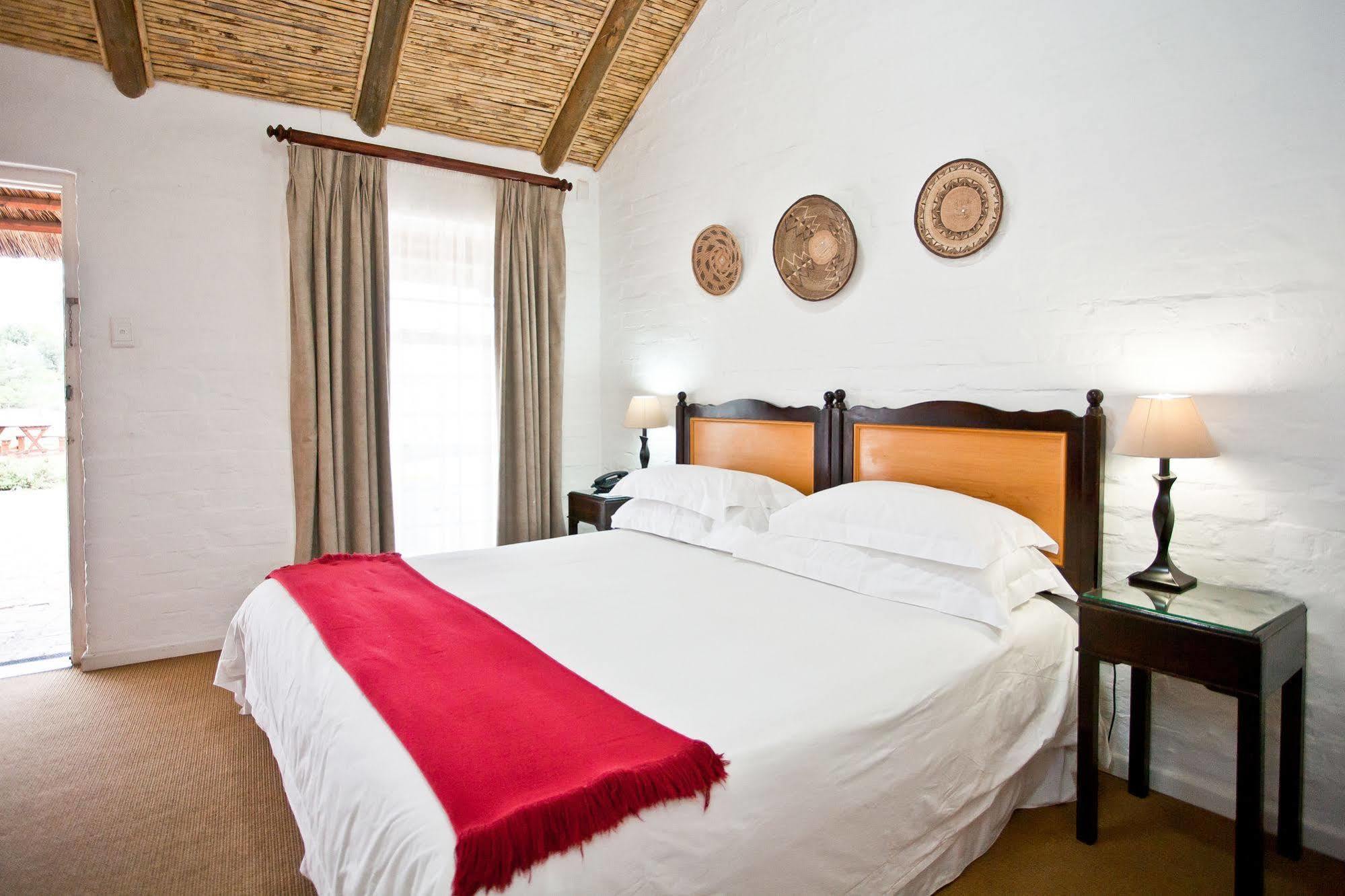 Protea Hotel By Marriott Oudtshoorn Riempie Estate Экстерьер фото